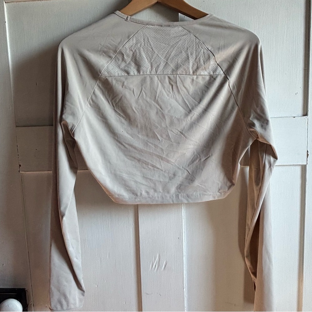 Gymshark Cropped Long Sleeve Workout Shirt - Picture 4 of 6